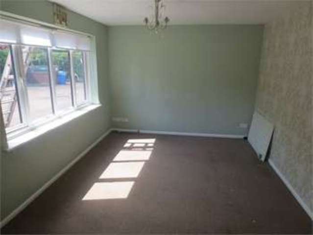  Image of 2 bedroom Apartment for sale in Queens Avenue Leigh-on-Sea SS9 at Queens Avenue Leigh on Sea Leigh-on-Sea, SS9 1QT