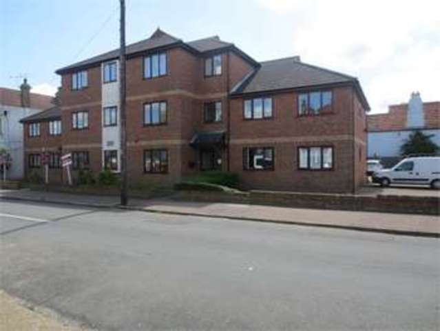  Image of 2 bedroom Apartment for sale in Queens Avenue Leigh-on-Sea SS9 at Queens Avenue Leigh on Sea Leigh-on-Sea, SS9 1QT
