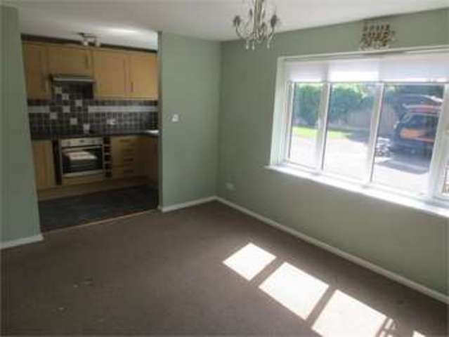  Image of 2 bedroom Apartment for sale in Queens Avenue Leigh-on-Sea SS9 at Queens Avenue Leigh on Sea Leigh-on-Sea, SS9 1QT
