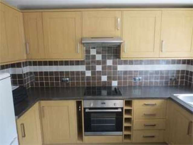  Image of 2 bedroom Apartment for sale in Queens Avenue Leigh-on-Sea SS9 at Queens Avenue Leigh on Sea Leigh-on-Sea, SS9 1QT