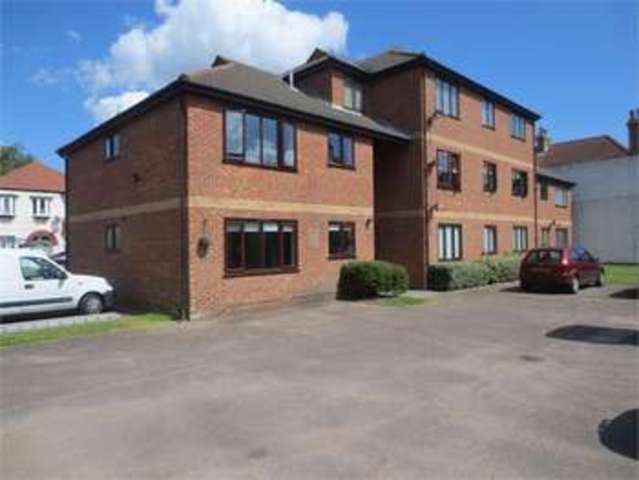  Image of 2 bedroom Apartment for sale in Queens Avenue Leigh-on-Sea SS9 at Queens Avenue Leigh on Sea Leigh-on-Sea, SS9 1QT