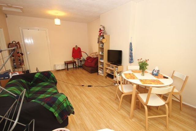  Image of 1 bedroom Flat to rent in Queens Road London E11 at Queens Road  London, E11 1BB