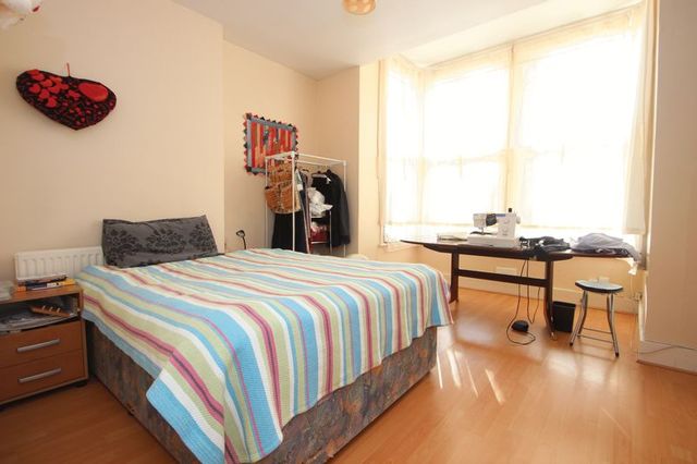  Image of 1 bedroom Flat to rent in Queens Road London E11 at Queens Road  London, E11 1BB