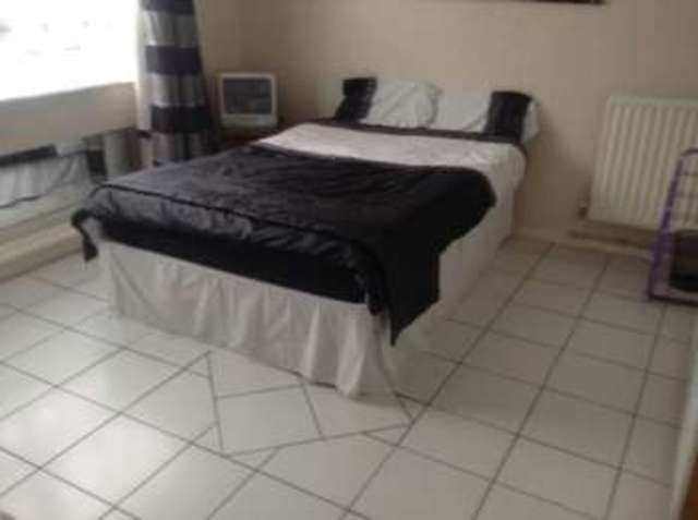  Image of 1 bedroom Property to rent in Queensdale Crescent London W11 at Queensdale Crescent, W11  London, W11 4TJ