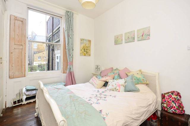  Image of 1 bedroom Flat for sale in Queensdown Road London E5 at Queensdown Road  Hackney Downs, E5 8NN