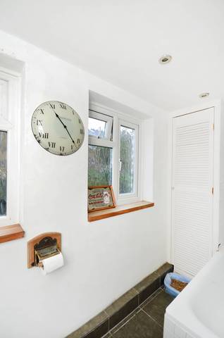  Image of 1 bedroom Flat for sale in Queensdown Road London E5 at Queensdown Road  Hackney Downs, E5 8NN