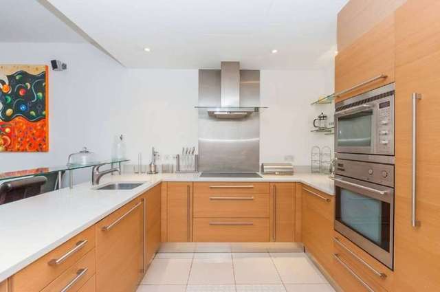  Image of 2 bedroom Apartment to rent in Queenstown Road London SW8 at Queenstown Road, London Queens Road London, SW8 4NN
