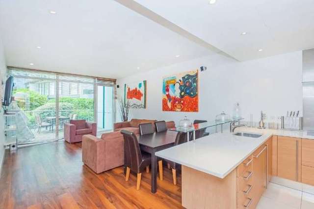 Image of 2 bedroom Apartment to rent in Queenstown Road London SW8 at Queenstown Road, London Queens Road London, SW8 4NN