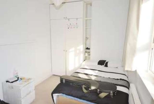  Image of 3 bedroom Flat to rent in Gray Street London SE1 at Gray Street  Waterloo, SE1 8UY