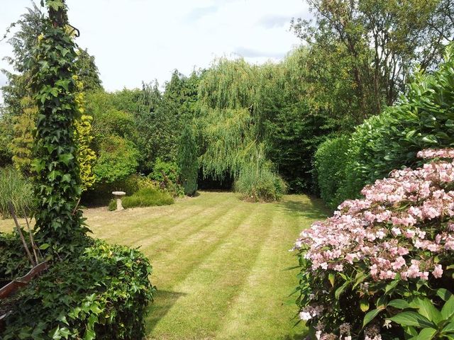  Image of 2 bedroom Detached house for sale in Goodyers Avenue Radlett WD7 at Goodyers Avenue Radlett Radlett, WD7 8BA