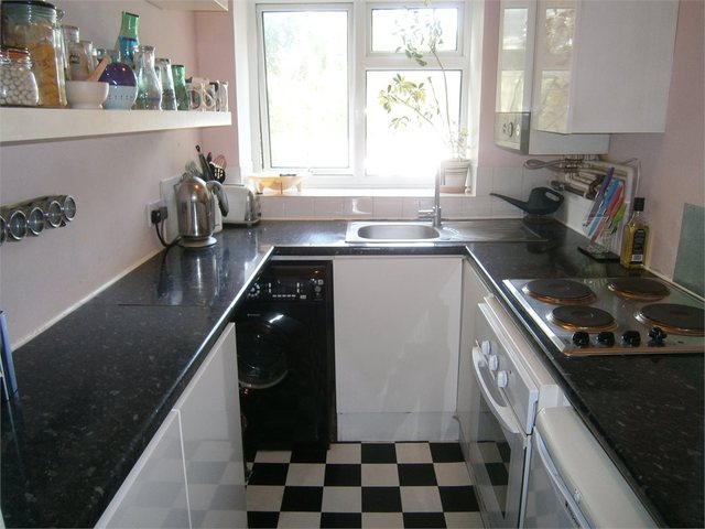  Image of 1 bedroom Flat for sale in Radnor Park Avenue Folkestone CT19 at Folkestone, CT19 5HN