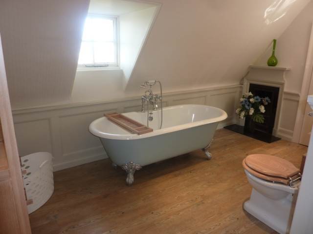  Image of 4 bedroom Flat to rent in Ramsay Garden Edinburgh EH1 at Old Town Edinburgh Edinburgh, EH1 2NA