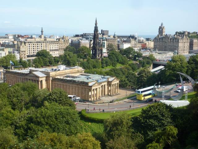  Image of 4 bedroom Flat to rent in Ramsay Garden Edinburgh EH1 at Old Town Edinburgh Edinburgh, EH1 2NA