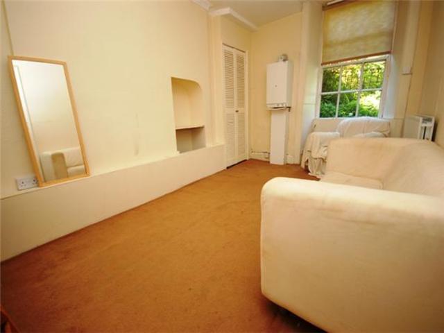  Image of 3 bedroom Flat to rent in Rankeillor Street Edinburgh EH8 at Newington Edinburgh Edinburgh, EH8 9HZ