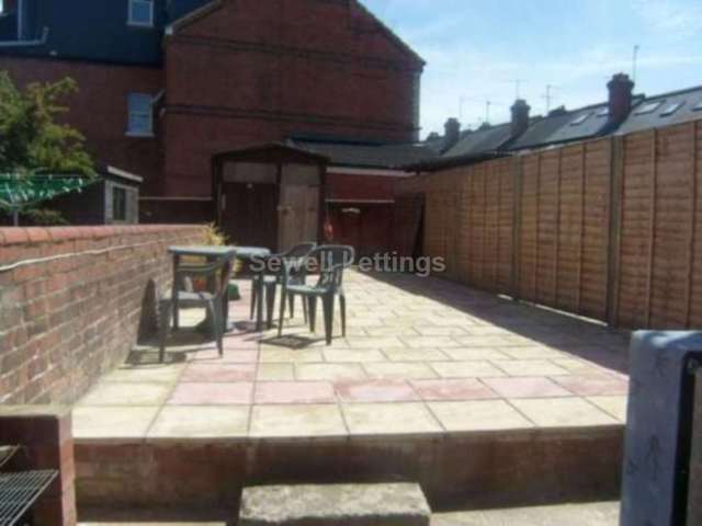  Image of 6 bedroom Detached house to rent in Grange Avenue Earley Reading RG6 at Grange Avenue  Reading, RG6 1DL
