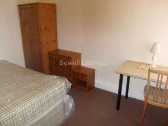  Image of 6 bedroom Detached house to rent in Grange Avenue Earley Reading RG6 at Grange Avenue  Reading, RG6 1DL