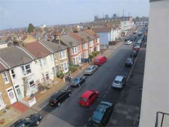  Image of 3 bedroom Flat for sale in Rectory Grove Leigh-on-Sea SS9 at Rectory Grove Leigh on sea Leigh-on-Sea, SS9 2HA