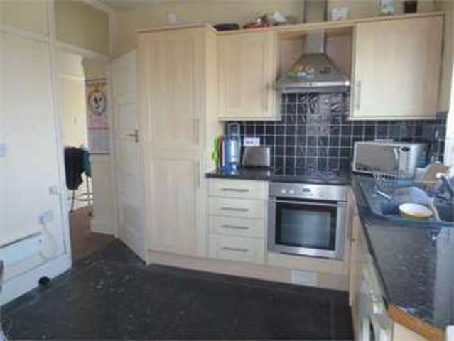  Image of 3 bedroom Flat for sale in Rectory Grove Leigh-on-Sea SS9 at Rectory Grove Leigh on sea Leigh-on-Sea, SS9 2HA