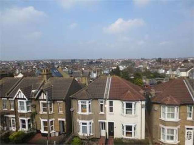  Image of 3 bedroom Flat for sale in Rectory Grove Leigh-on-Sea SS9 at Rectory Grove Leigh on sea Leigh-on-Sea, SS9 2HA