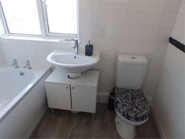  Image of 1 bedroom House Share to rent in Rectory Grove Leigh-on-Sea SS9 at RECTORY GROVE - ROOM 2 LEIGH ON SEA LEIGH ON SEA, SS9 2HA