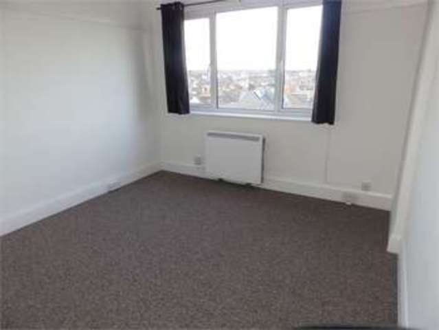  Image of 1 bedroom House Share to rent in Rectory Grove Leigh-on-Sea SS9 at RECTORY GROVE - ROOM 3 LEIGH ON SEA LEIGH ON SEA, SS9 2HA