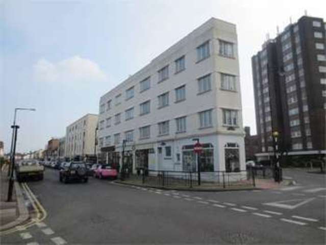  Image of 1 bedroom House Share to rent in Rectory Grove Leigh-on-Sea SS9 at RECTORY GROVE - ROOM 4 LEIGH ON SEA LEIGH ON SEA, SS9 2HA