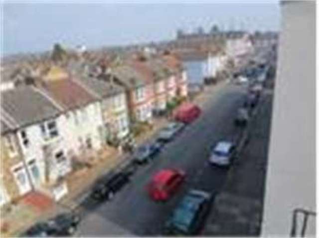  Image of 1 bedroom House Share to rent in Rectory Grove Leigh-on-Sea SS9 at RECTORY GROVE - ROOM 4 LEIGH ON SEA LEIGH ON SEA, SS9 2HA