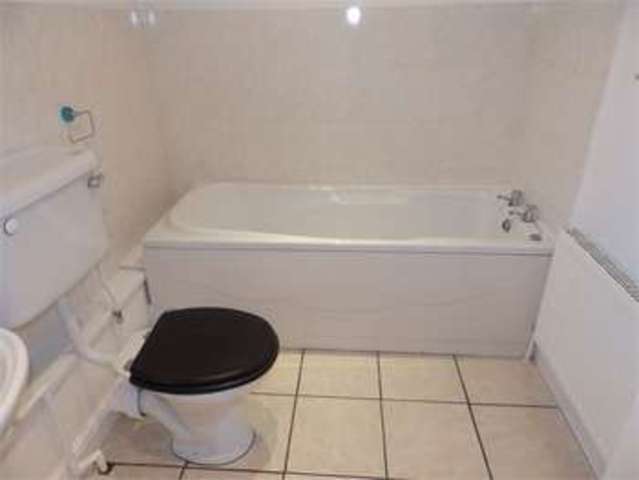 Image of 1 bedroom Semi-Detached house to rent in Rectory Road Hadleigh Benfleet SS7 at Rectory road Hadleigh Hadleigh, SS7 2ND
