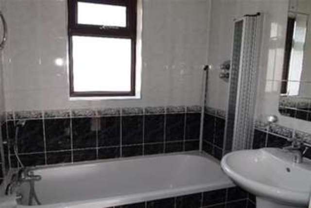  Image of 2 bedroom Property to rent in Redlake Drive Taunton TA1 at Taunton, TA1 2RS