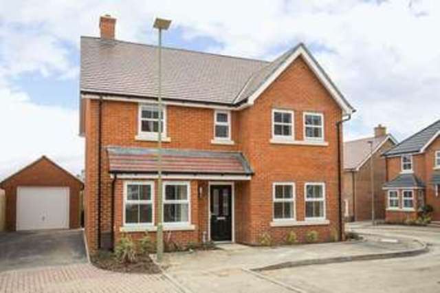  Image of 4 bedroom Detached house for sale in Lapwing Close Emsworth PO10 at Lapwing Close  Emsworth, PO10 7GS