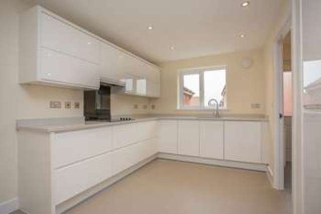  Image of 4 bedroom Detached house for sale in Lapwing Close Emsworth PO10 at Lapwing Close  Emsworth, PO10 7GS