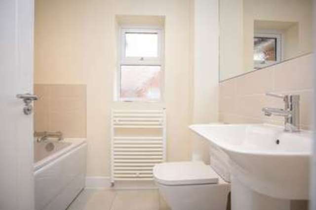  Image of 4 bedroom Detached house for sale in Lapwing Close Emsworth PO10 at Lapwing Close  Emsworth, PO10 7GS