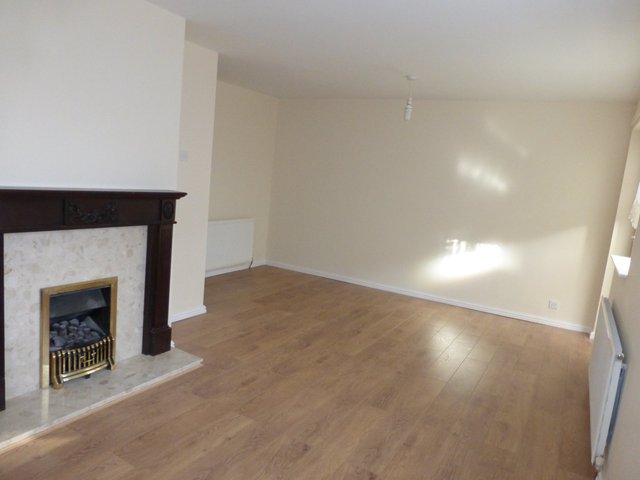  Image of 3 bedroom Terraced house to rent in Redstone Farm Road Birmingham B28 at REDSTONE FARM ROAD  HALL GREEN, BIRMINGHAM, B28 9NT