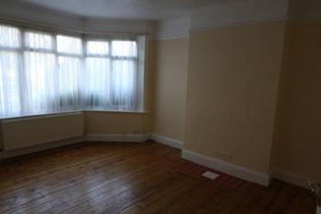  Image of 4 bedroom Semi-Detached house to rent in Regents Park Road Southampton SO15 at Regents Park Road  Southampton, SO15 8NY