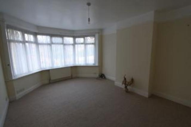  Image of 4 bedroom Semi-Detached house to rent in Regents Park Road Southampton SO15 at Regents Park Road  Southampton, SO15 8NY