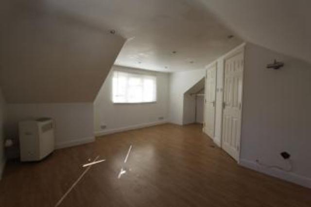  Image of 4 bedroom Semi-Detached house to rent in Regents Park Road Southampton SO15 at Regents Park Road  Southampton, SO15 8NY