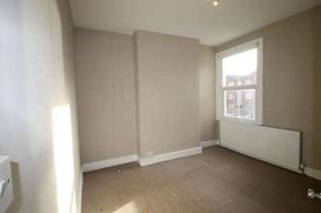  Image of 3 bedroom Maisonette to rent in Renmuir Street London SW17 at London, SW17 9SW