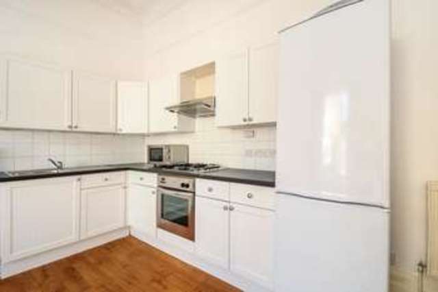  Image of 2 bedroom Apartment to rent in Montague Road Richmond TW10 at Montague Road  Greater London, TW10 6QW