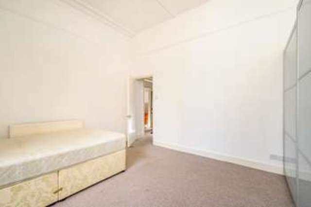  Image of 2 bedroom Apartment to rent in Montague Road Richmond TW10 at Montague Road  Greater London, TW10 6QW