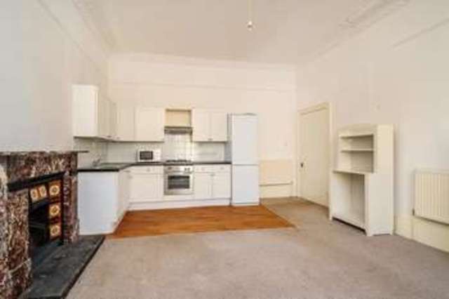  Image of 2 bedroom Apartment to rent in Montague Road Richmond TW10 at Montague Road  Greater London, TW10 6QW