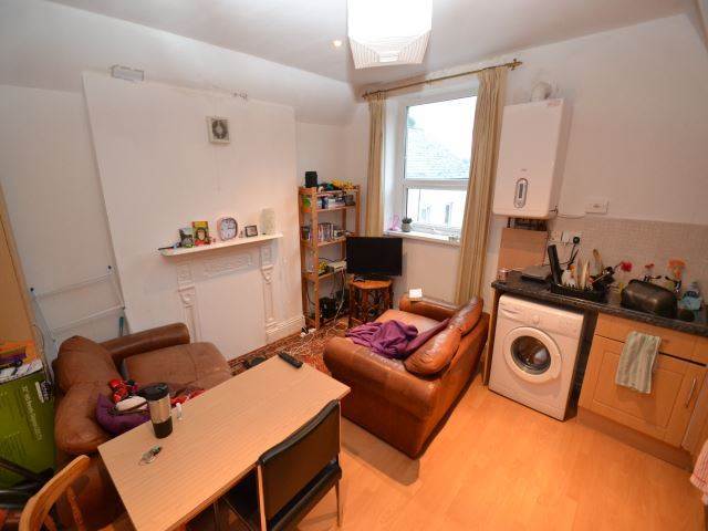  Image of 2 bedroom Flat to rent in Richmond Road Cardiff CF24 at Roath Cardiff Roath, CF24 3AR