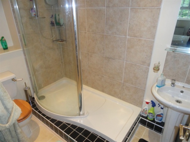  Image of 2 bedroom Flat for sale in Victoria Road Saltaire Shipley BD18 at Saltaire, Shipley, BD18 3LX