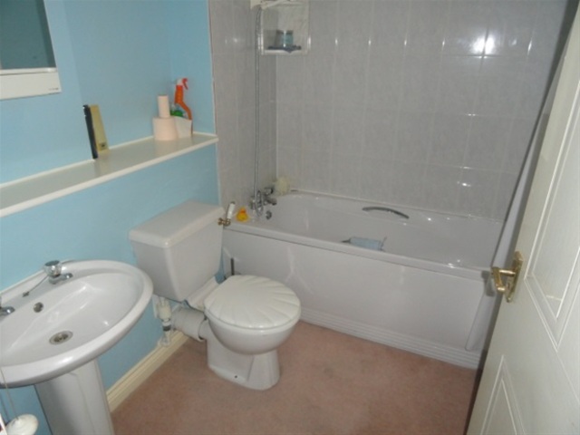  Image of 2 bedroom Flat for sale in Victoria Road Saltaire Shipley BD18 at Saltaire, Shipley, BD18 3LX