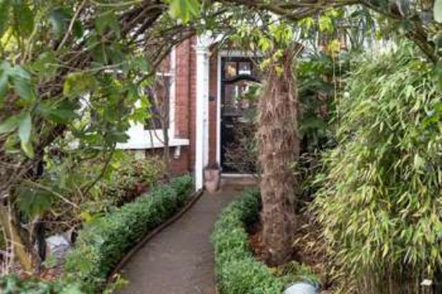  Image of 4 bedroom Property for sale in Riverway London N13 at Riverway London London, N13 5LJ