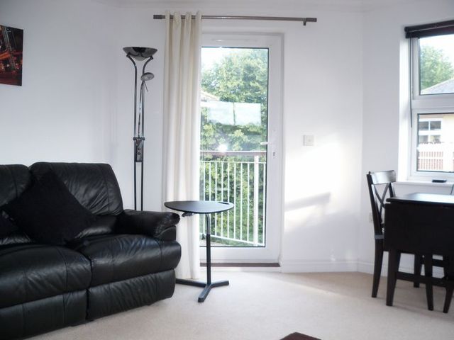  Image of 2 bedroom Flat to rent in Rollesbrook Gardens Shirley Southampton SO15 at Rollesbrook Gardens Hill Lane Southampton, SO15 5WB