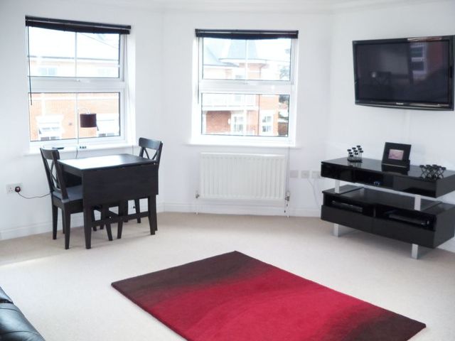  Image of 2 bedroom Flat to rent in Rollesbrook Gardens Shirley Southampton SO15 at Rollesbrook Gardens Hill Lane Southampton, SO15 5WB