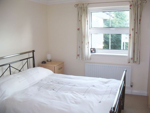  Image of 2 bedroom Flat to rent in Rollesbrook Gardens Shirley Southampton SO15 at Rollesbrook Gardens Hill Lane Southampton, SO15 5WB