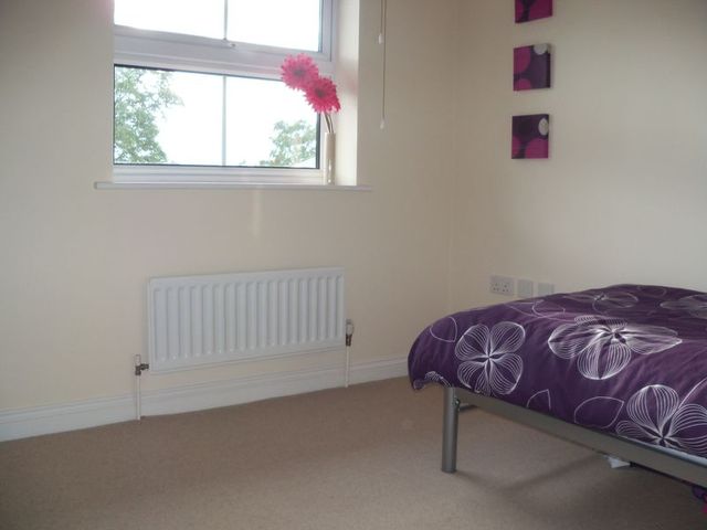  Image of 2 bedroom Flat to rent in Rollesbrook Gardens Shirley Southampton SO15 at Rollesbrook Gardens Hill Lane Southampton, SO15 5WB