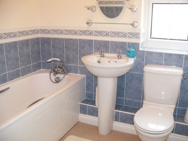 Image of 2 bedroom Flat to rent in Rollesbrook Gardens Shirley Southampton SO15 at Rollesbrook Gardens Hill Lane Southampton, SO15 5WB