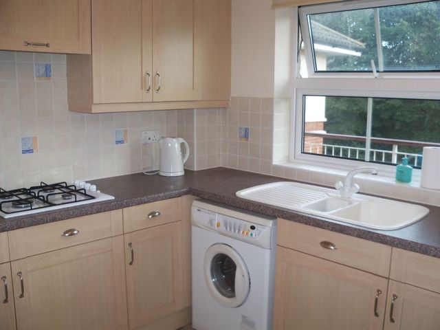  Image of 2 bedroom Flat to rent in Rollesbrook Gardens Shirley Southampton SO15 at Rollesbrook Gardens Hill Lane Southampton, SO15 5WB